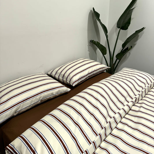 Cosy crème striped bedsheets