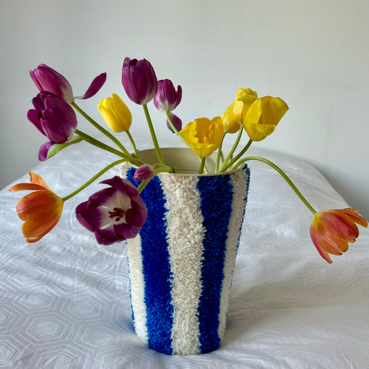 Tufted popcorn vase